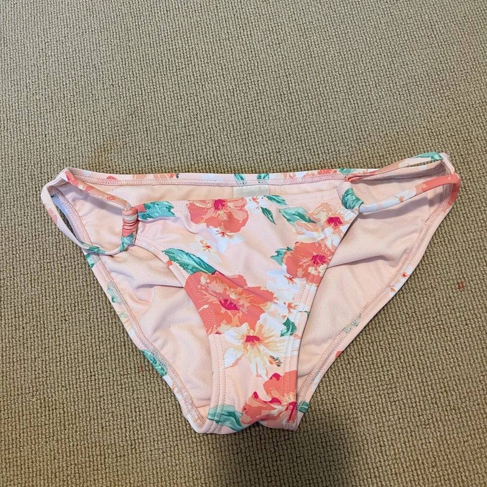 Target woman’s bathing suit bottoms size small